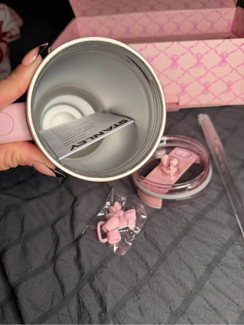 Stanley x LoveShackFancy Quencher H2.0 40 oz Pink Ribbon Bow Tumbler NEW Box